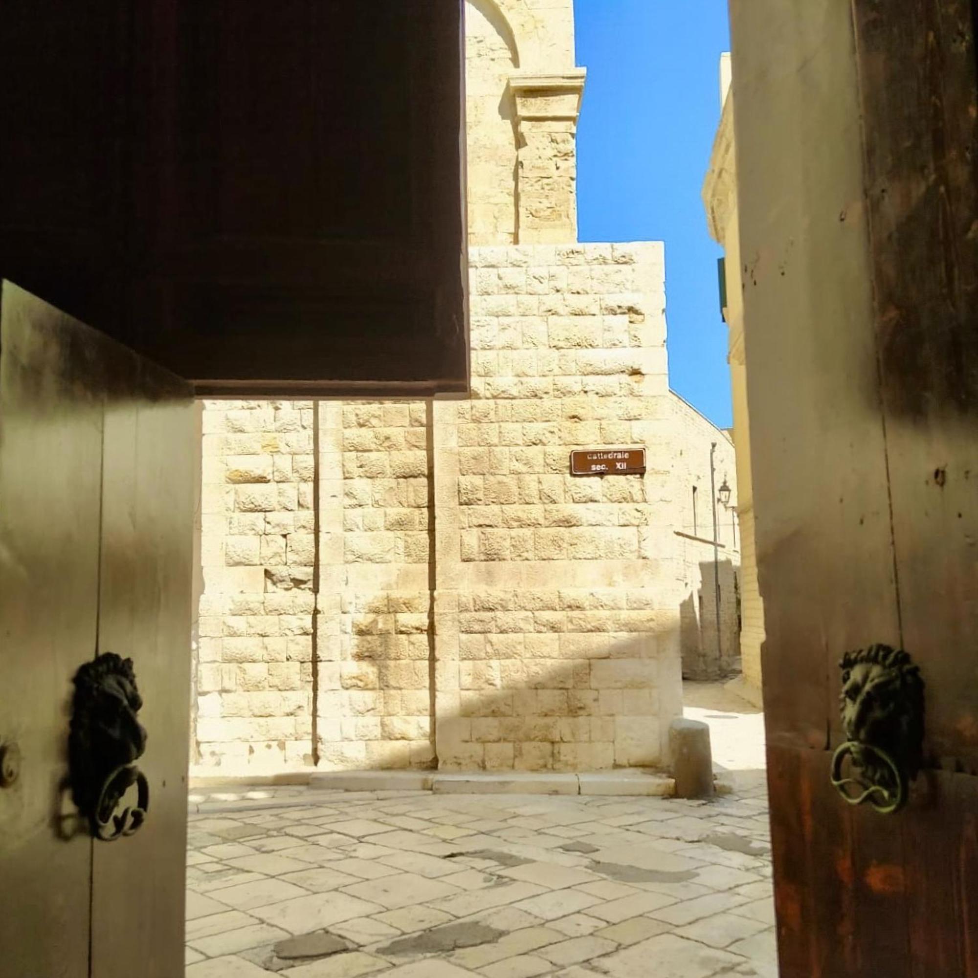 Palazzo Framarino Dei Malatesta - Noble Floor - XIV Century Giovinazzo Extérieur photo