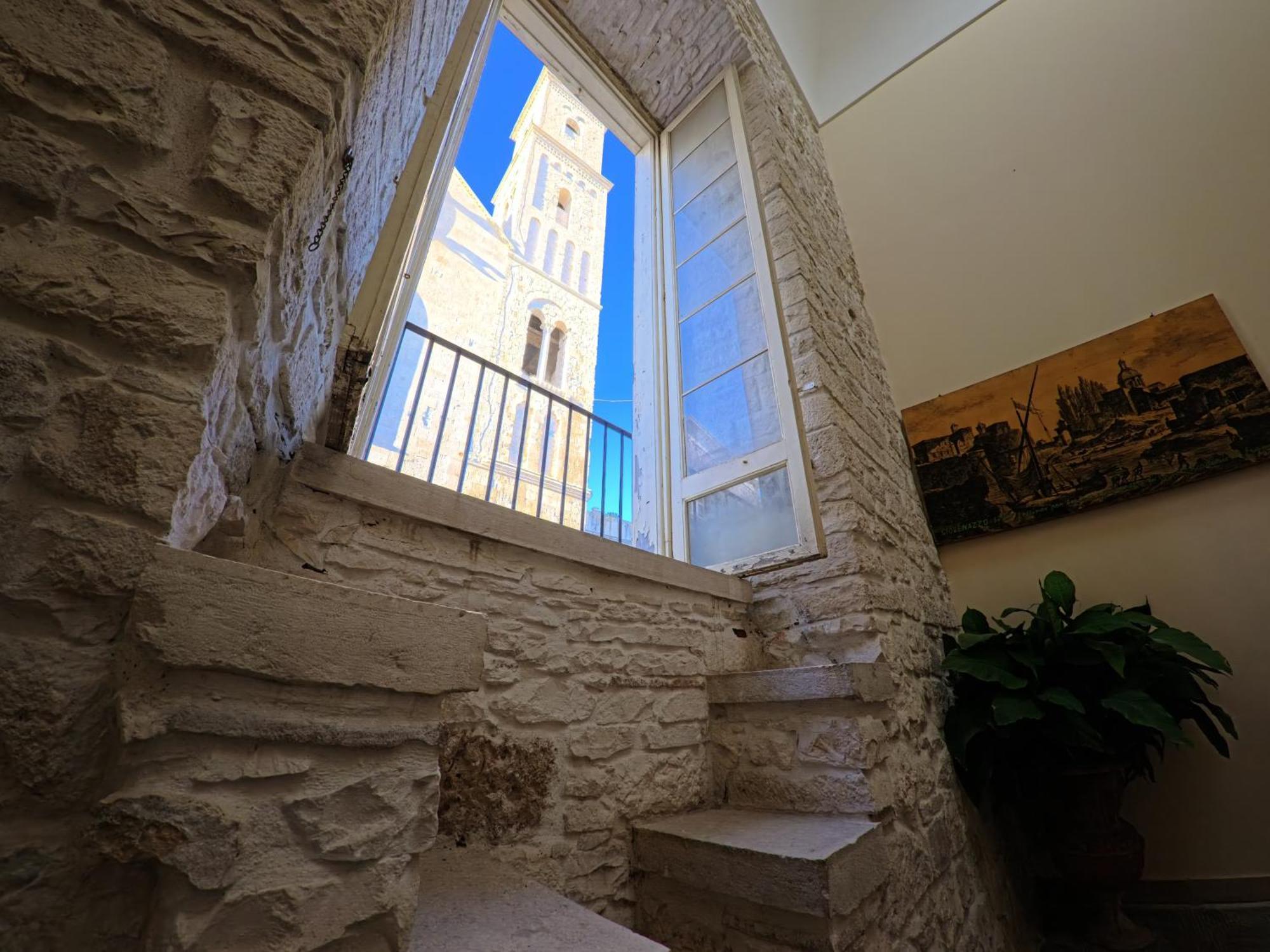Palazzo Framarino Dei Malatesta - Noble Floor - XIV Century Giovinazzo Extérieur photo
