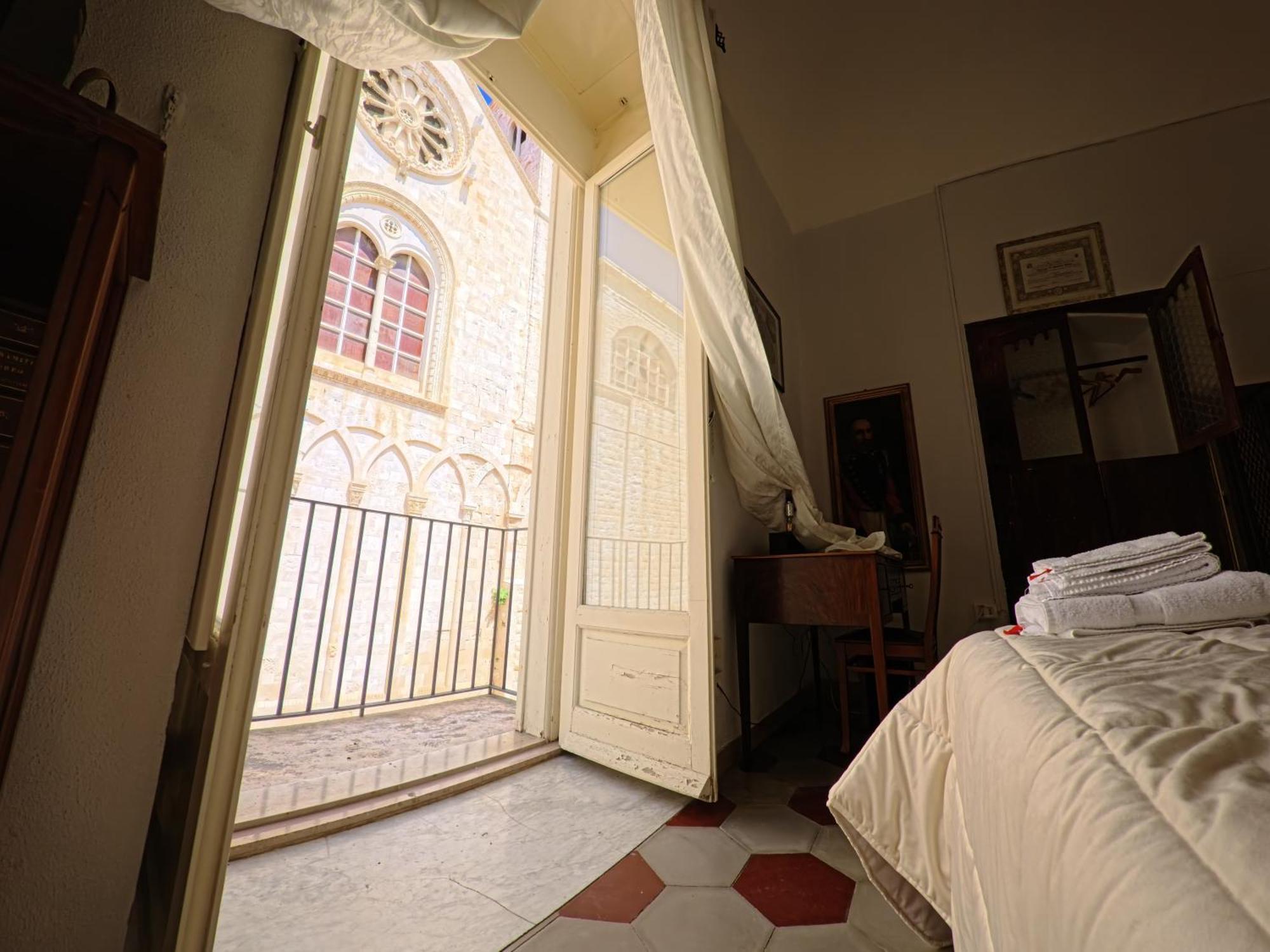 Palazzo Framarino Dei Malatesta - Noble Floor - XIV Century Giovinazzo Extérieur photo