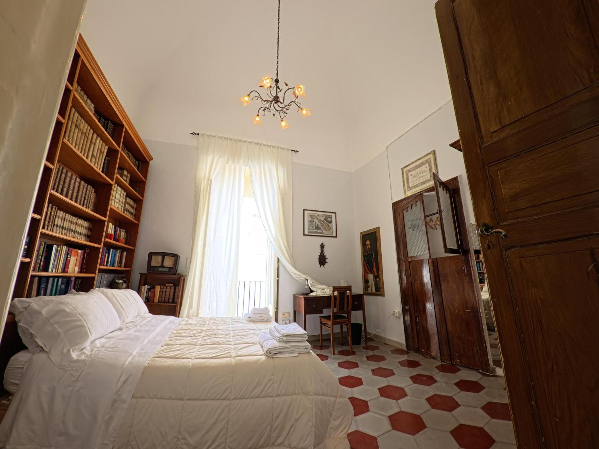 Palazzo Framarino Dei Malatesta - Noble Floor - XIV Century Giovinazzo Extérieur photo