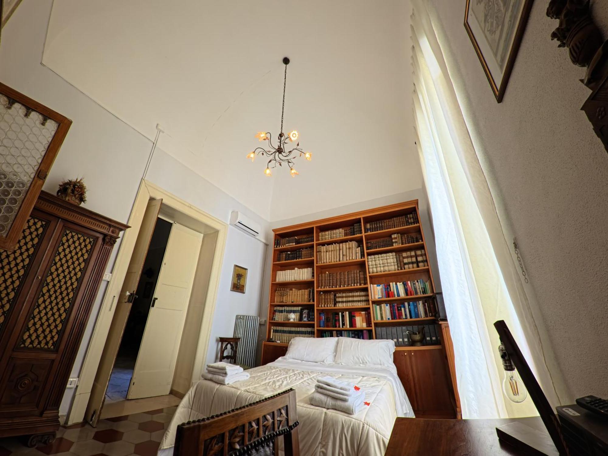 Palazzo Framarino Dei Malatesta - Noble Floor - XIV Century Giovinazzo Extérieur photo