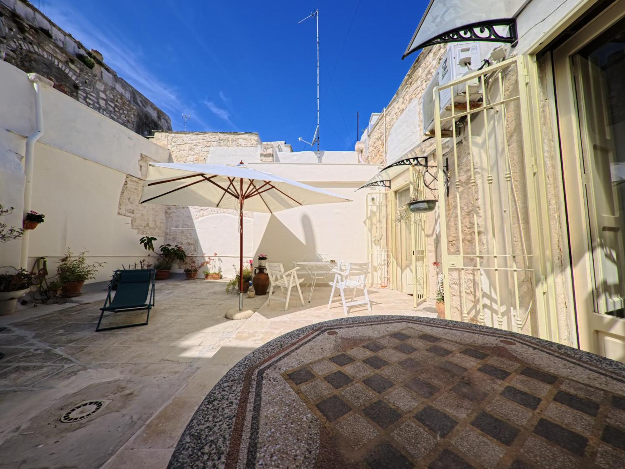 Palazzo Framarino Dei Malatesta - Noble Floor - XIV Century Giovinazzo Extérieur photo