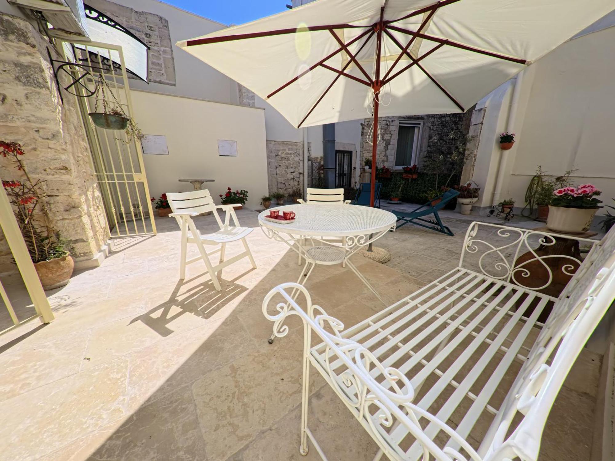Palazzo Framarino Dei Malatesta - Noble Floor - XIV Century Giovinazzo Extérieur photo