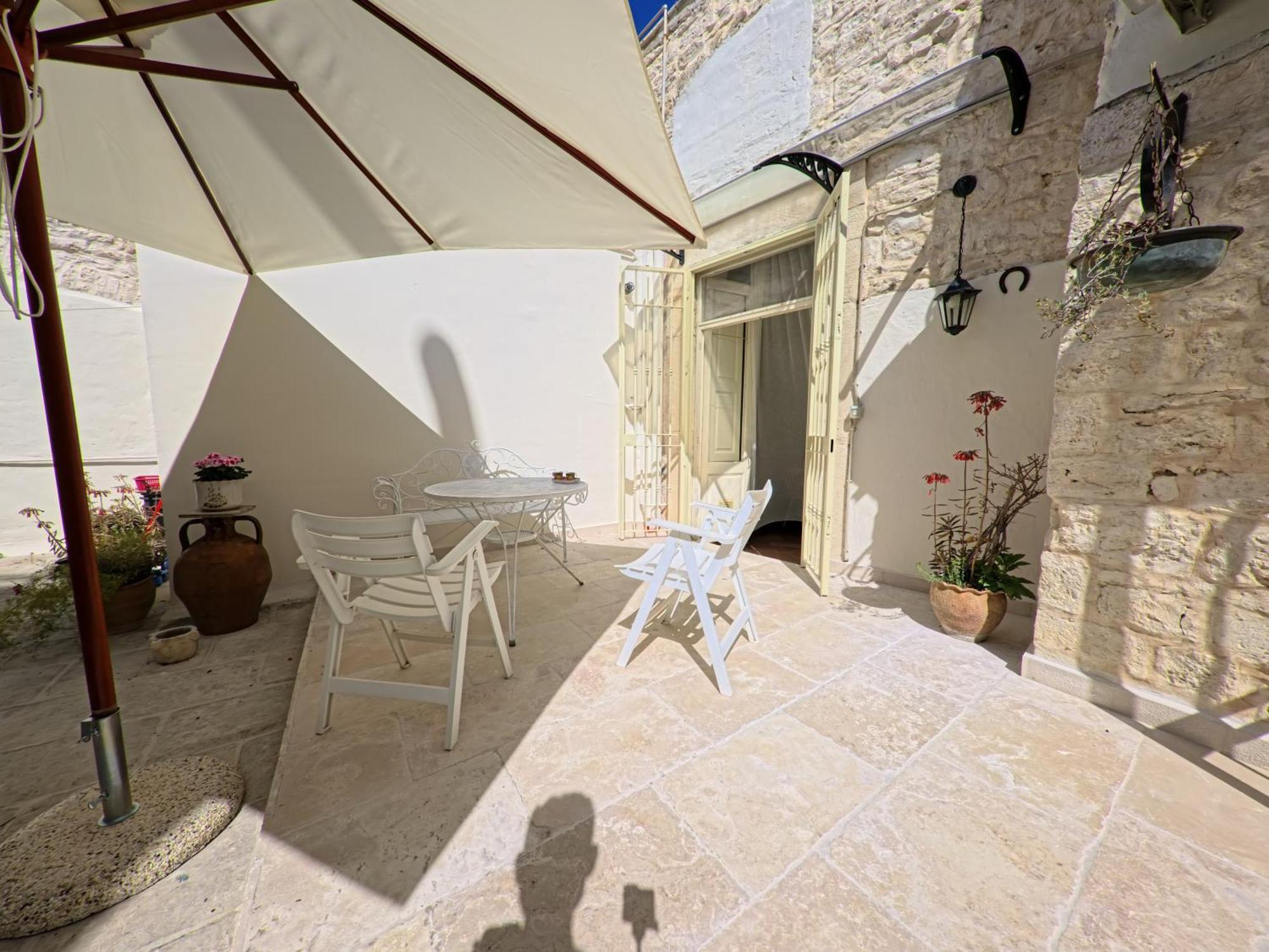 Palazzo Framarino Dei Malatesta - Noble Floor - XIV Century Giovinazzo Extérieur photo