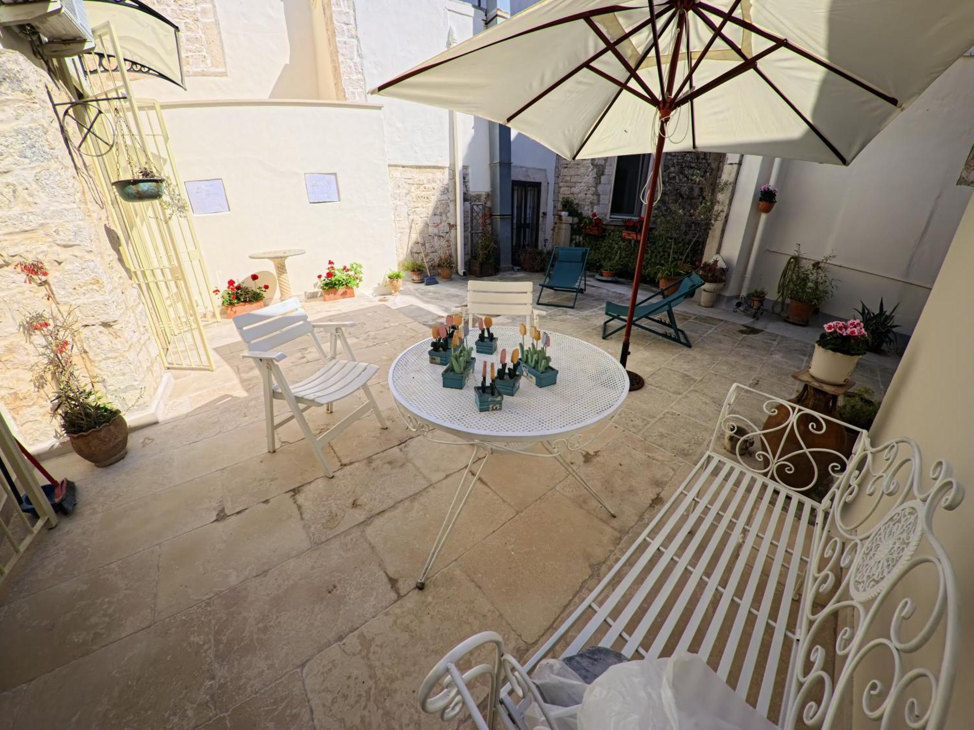 Palazzo Framarino Dei Malatesta - Noble Floor - XIV Century Giovinazzo Extérieur photo