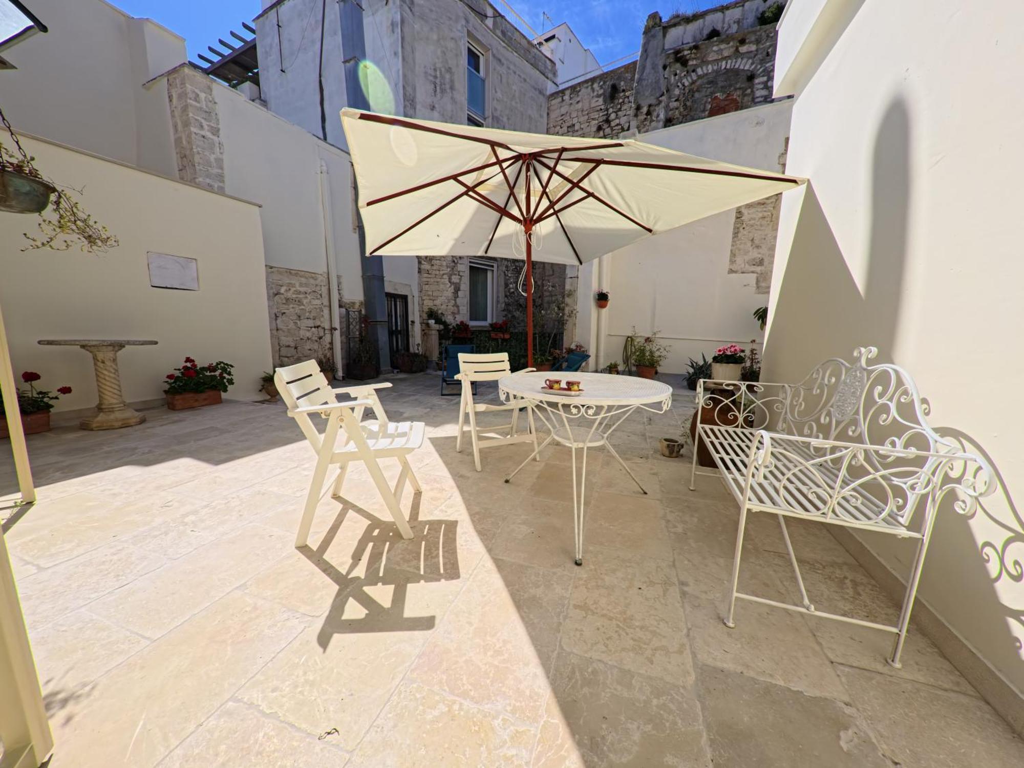 Palazzo Framarino Dei Malatesta - Noble Floor - XIV Century Giovinazzo Extérieur photo