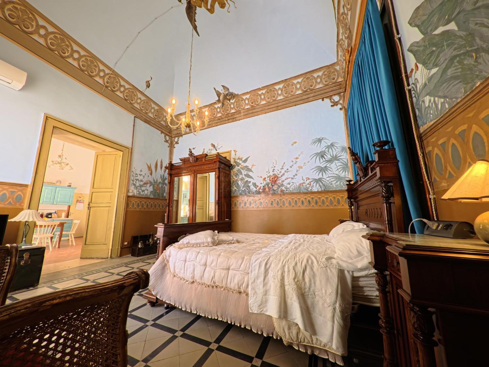 Palazzo Framarino Dei Malatesta - Noble Floor - XIV Century Giovinazzo Extérieur photo