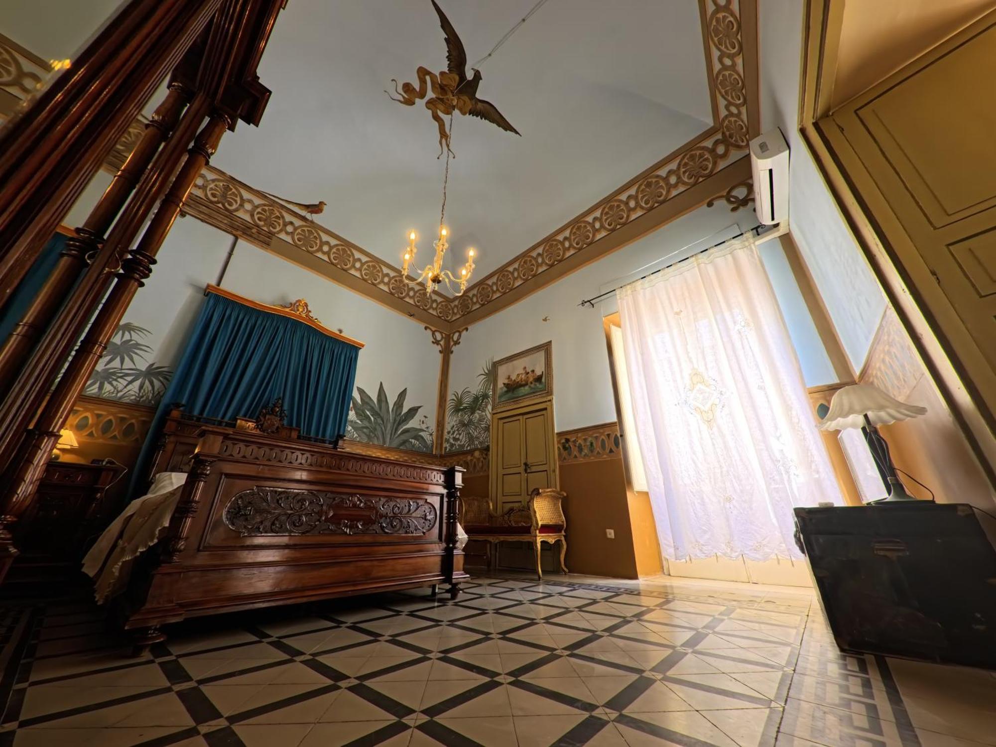 Palazzo Framarino Dei Malatesta - Noble Floor - XIV Century Giovinazzo Extérieur photo