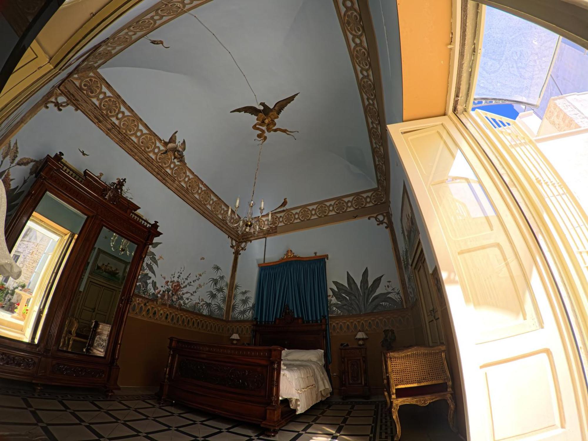 Palazzo Framarino Dei Malatesta - Noble Floor - XIV Century Giovinazzo Extérieur photo