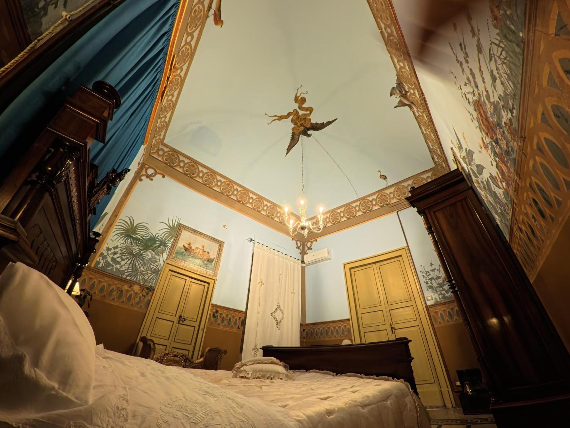Palazzo Framarino Dei Malatesta - Noble Floor - XIV Century Giovinazzo Extérieur photo