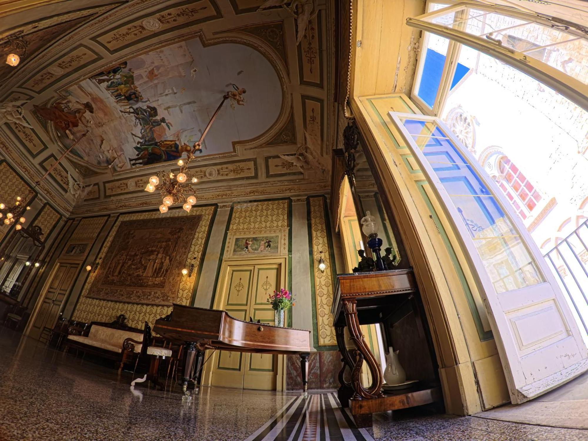 Palazzo Framarino Dei Malatesta - Noble Floor - XIV Century Giovinazzo Extérieur photo