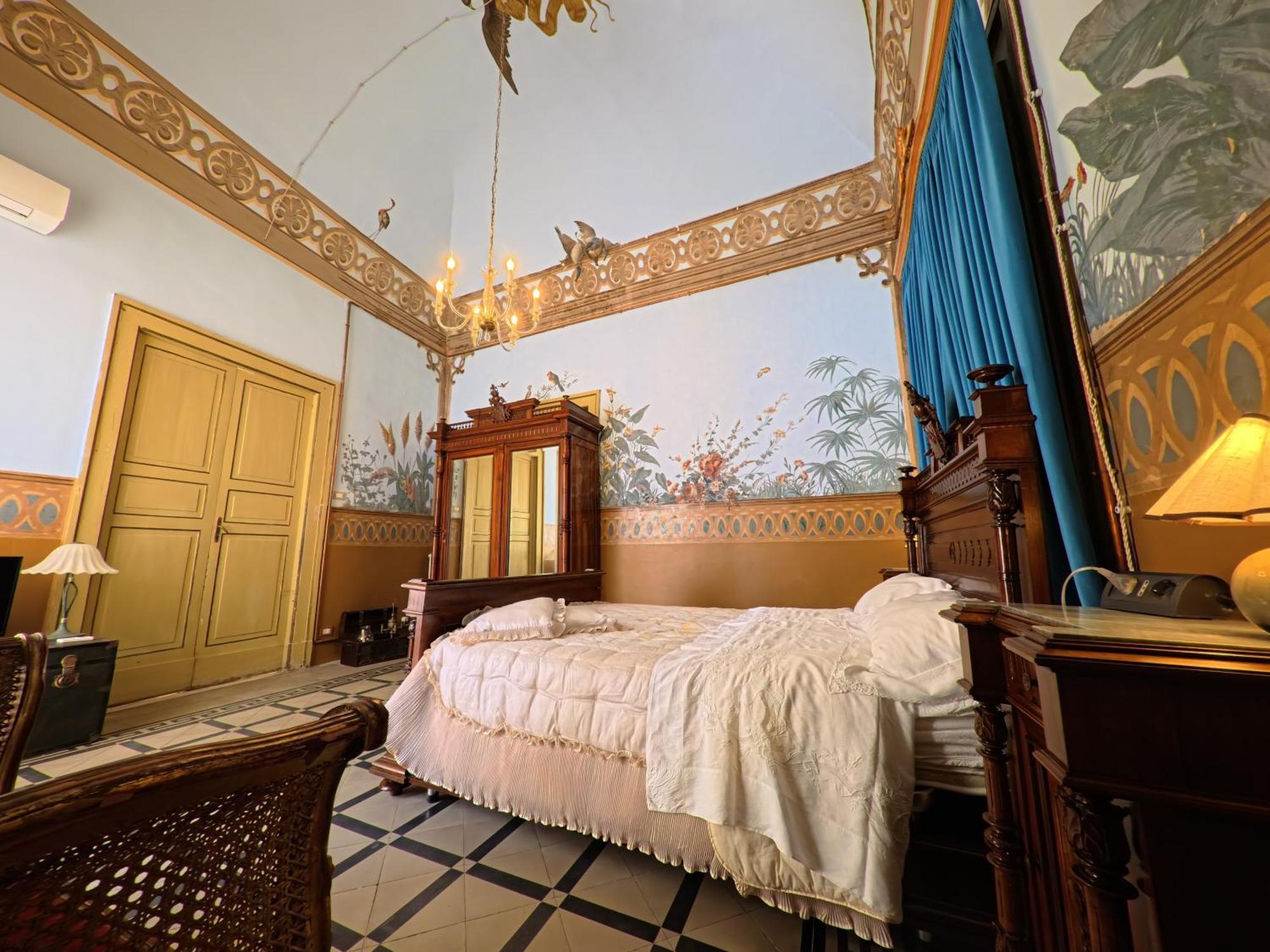 Palazzo Framarino Dei Malatesta - Noble Floor - XIV Century Giovinazzo Extérieur photo