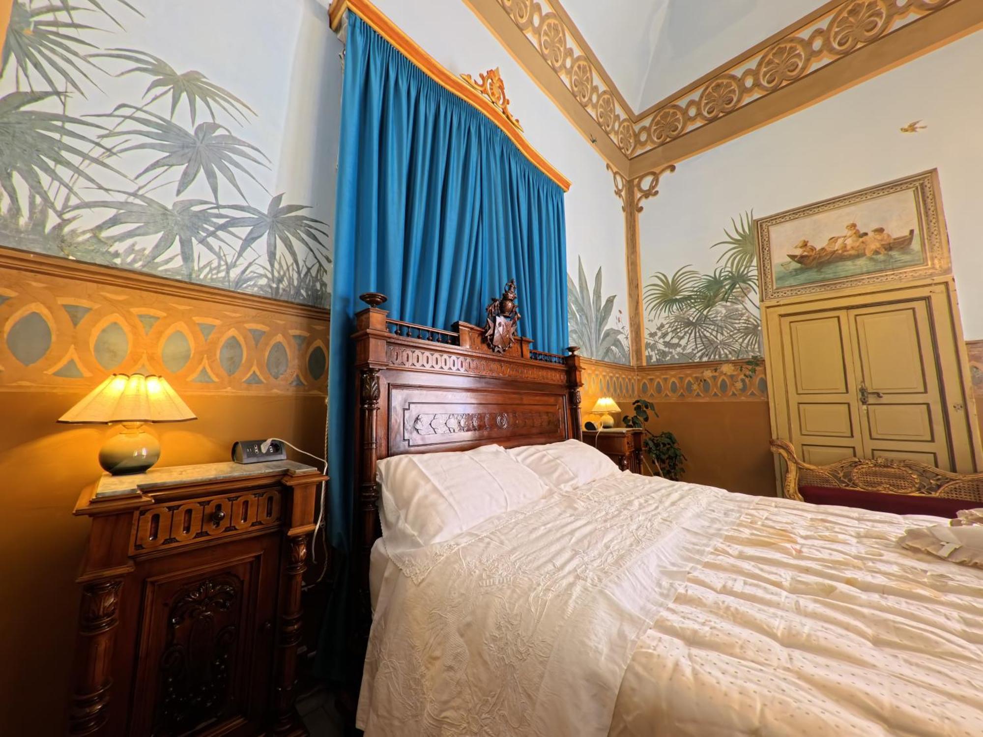 Palazzo Framarino Dei Malatesta - Noble Floor - XIV Century Giovinazzo Extérieur photo