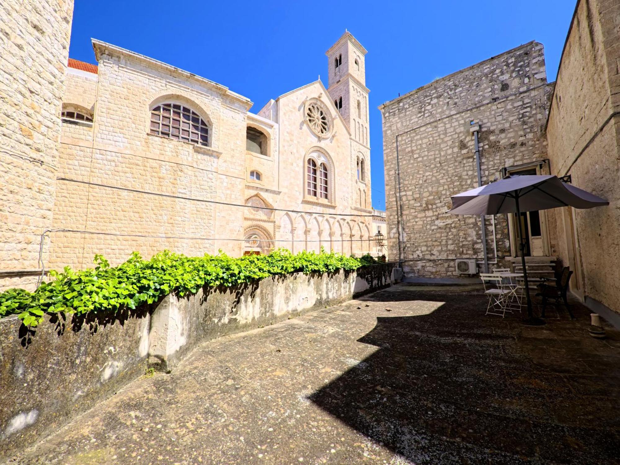Palazzo Framarino Dei Malatesta - Noble Floor - XIV Century Giovinazzo Extérieur photo